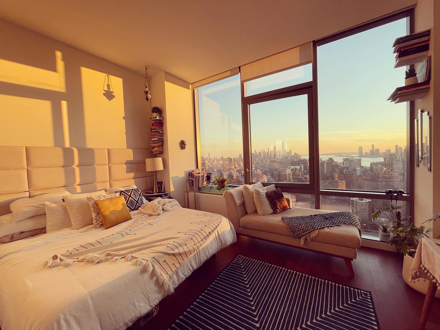 Luxury above the Manhattan Skyline in Manhattan West / Hudson Yards Designs by Studio Attila manhattanwestnyc hudsonyards #manhattanwest #hudsonyards #studioattila bed vantpanels area rug jonathanadler Chaise overstock Throw Pillows hermes Bedside Lamp westelm Throw Blanket hmhome Apartment theeugenenyc #interiordesign #westelm #hermes #hmhome #vantpanels #overstockstyle #jonathanadler #style #manhattanviews #hudsonyards #sunset #twilight #design #interiordesigner #interiordesign #interiordecor #decor #designinspiration #designer #decoration