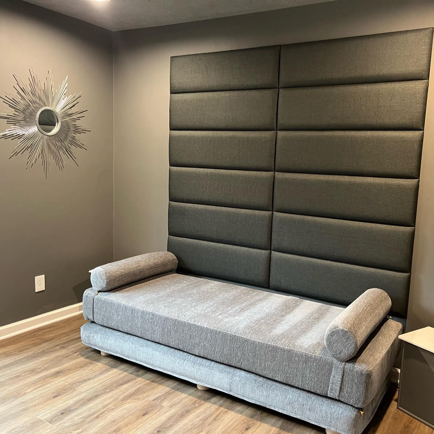 Family coming to stay for the Holidays? arrowandcompass can help Upgrade your Guest Room with vantpanels and make them feel like they’re staying at a luxurious hotel!

Schedule you’re appointment today!
